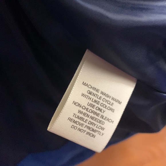 Mens puffer best with deep pockets on each side - Picture 7 of 8